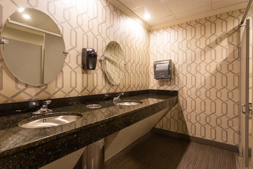 More Photos Of 215 E Bay St, Charleston Office For Lease