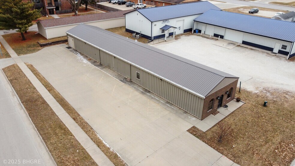 More Photos Of 202 S 9th St, Indianola Storefront For Sale