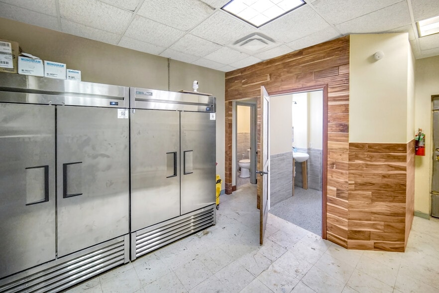 More Photos Of 111 E Dempsey St, Bryson General Retail For Lease