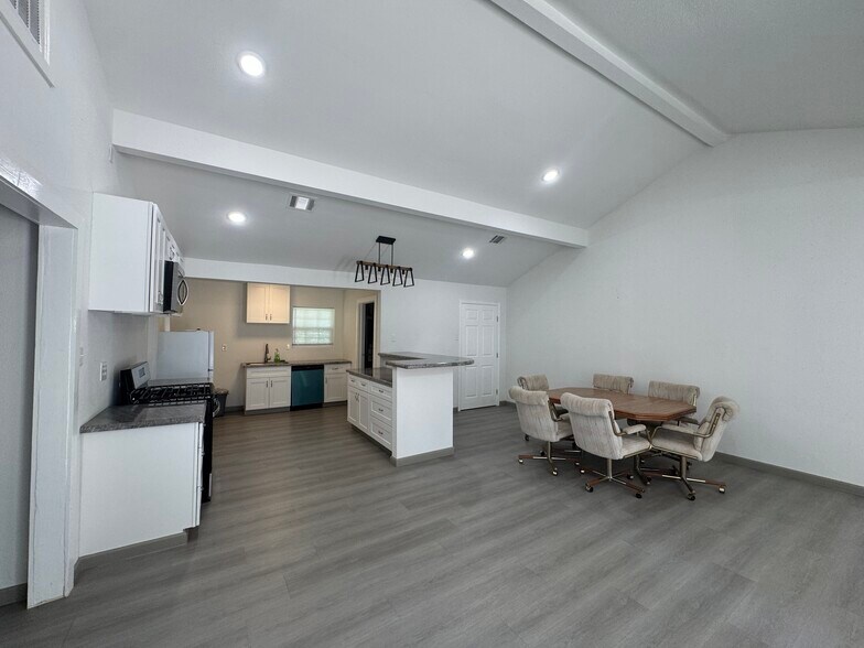 More Photos Of 2924 Byley Blvd, Orange Assisted Living For Lease