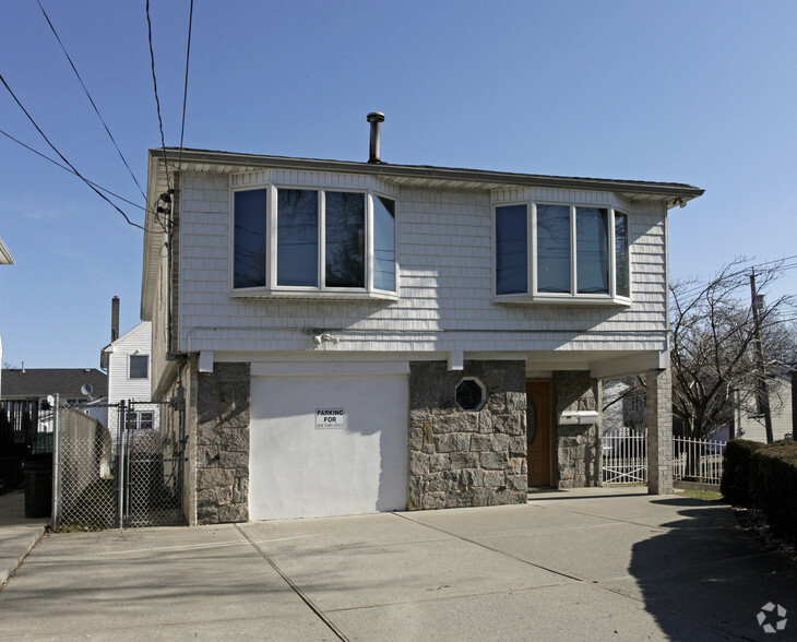 Primary Photo Of 405 Arden Ave, Staten Island Office For Lease