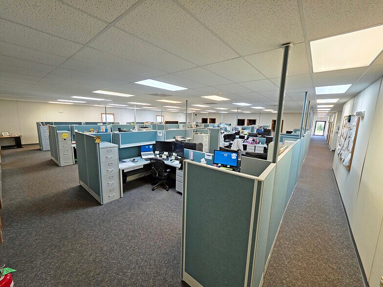 More Photos Of 100 Prushnok Dr, Punxsutawney Office For Sale