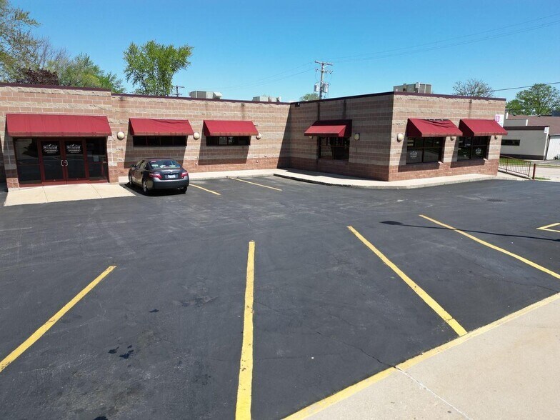 More Photos Of 219 Main St, Pecatonica Freestanding For Sale