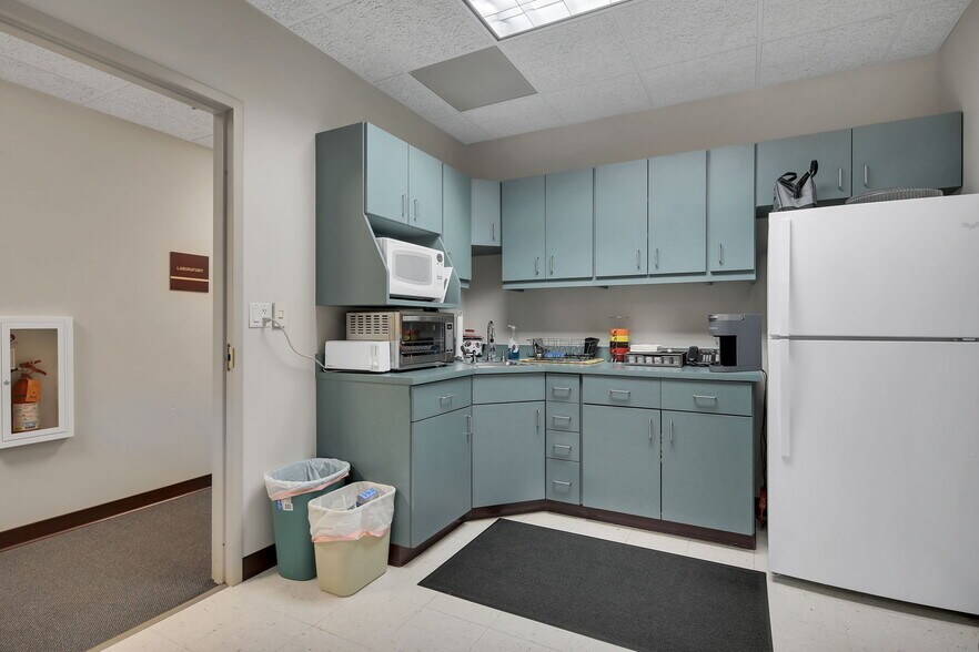 More Photos Of 1511 Northway Dr, Saint Cloud Medical For Sale