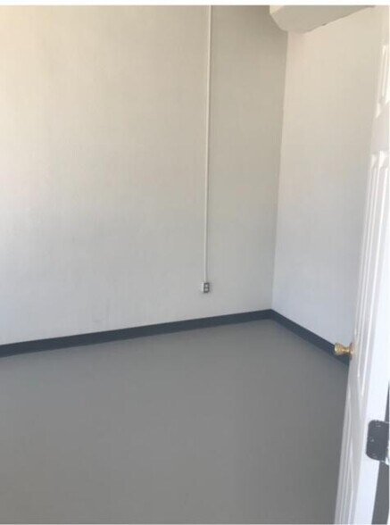 More Photos Of 910 Avenue D, Fort Pierce Storefront Retail Office For Lease