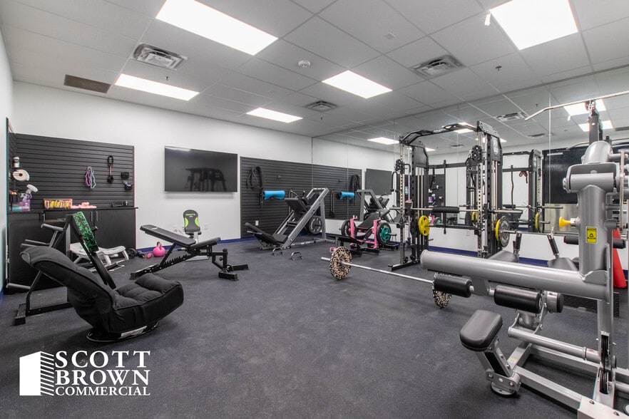 More Photos Of 650 Industry Way, Prosper Showroom For Lease