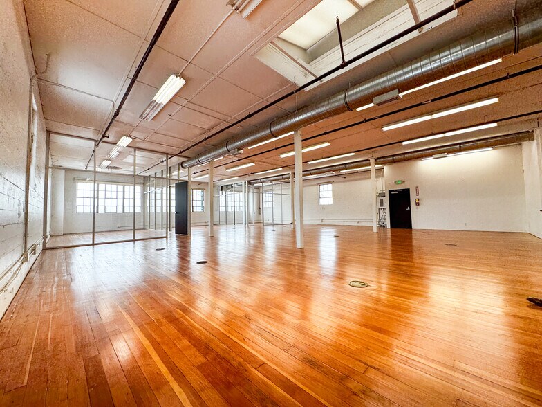 More Photos Of 1110 N Beachwood Dr, Los Angeles Loft Creative Space For Lease
