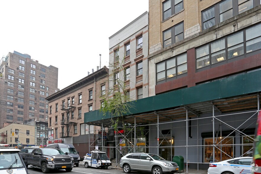 More Photos Of 102 W 29th St, New York Storefront Retail Residential For Lease