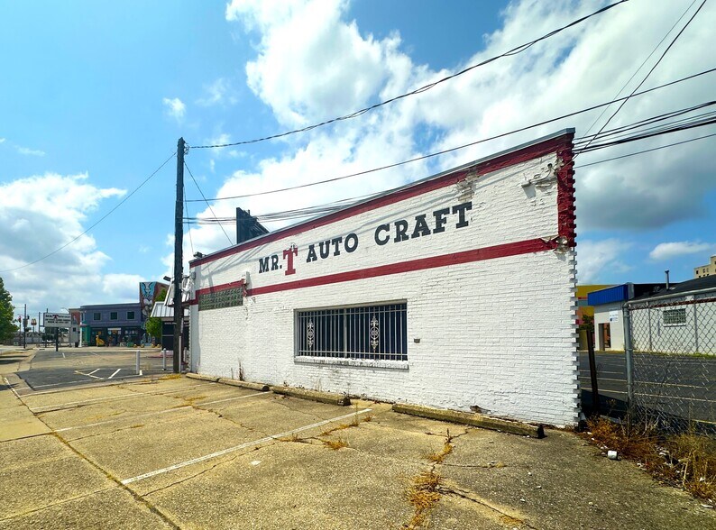 More Photos Of 323 S Jefferson St, Dayton General Retail For Sale