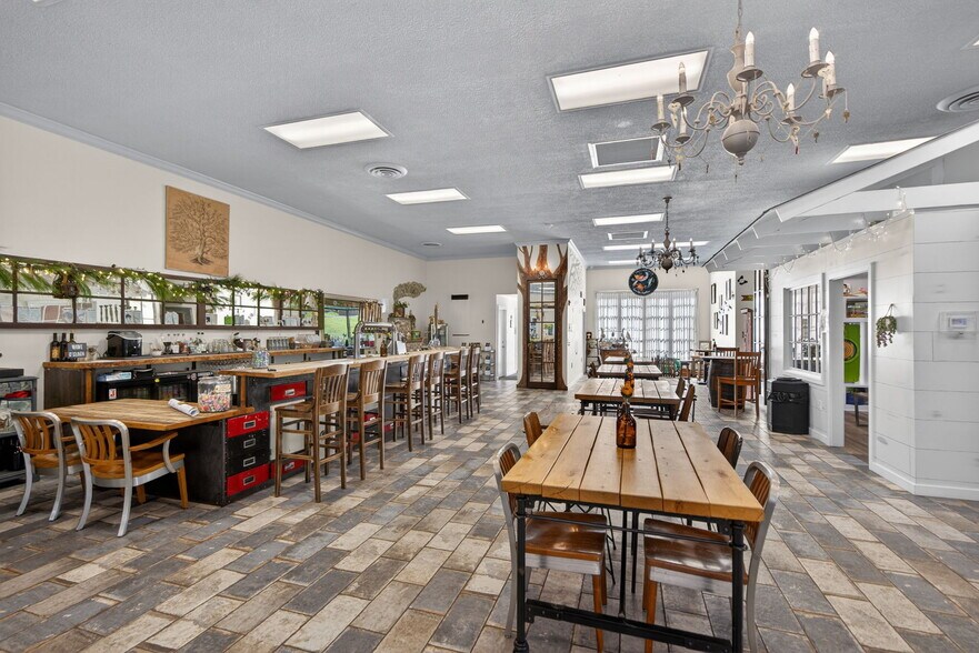 More Photos Of 101 Walnut St, Green Lane Bank For Sale