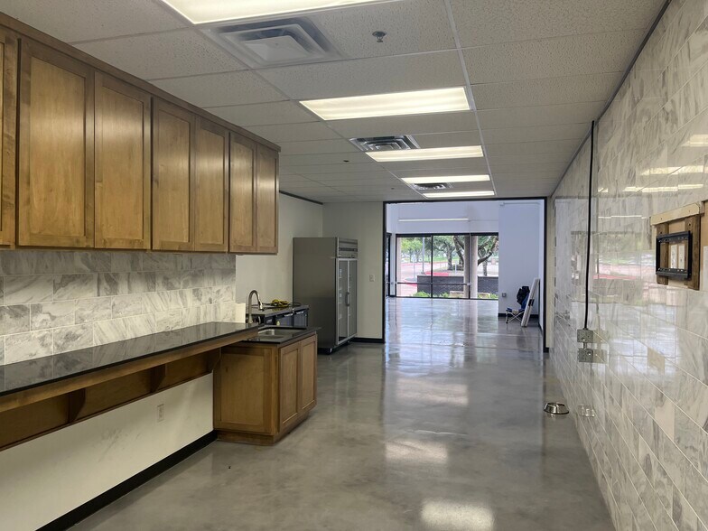 More Photos Of 2214 Braker Ln, Austin Distribution For Lease