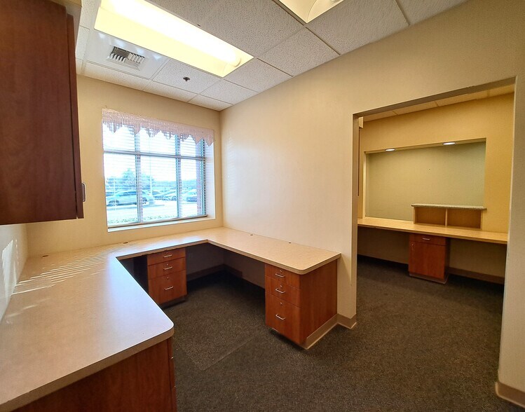 More Photos Of 9900 Stockdale Hwy, Bakersfield Medical For Sale
