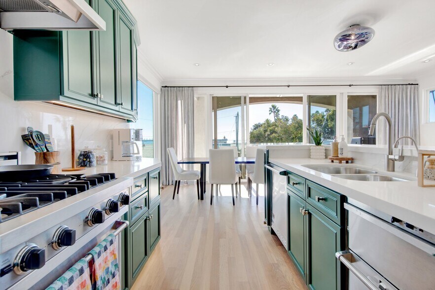 More Photos Of 5121 E Ocean Blvd, Long Beach Apartments For Sale