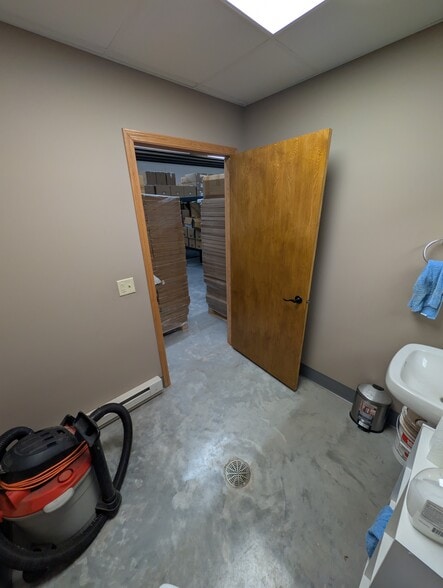 More Photos Of 4236 London Rd, Eau Claire Flex For Lease