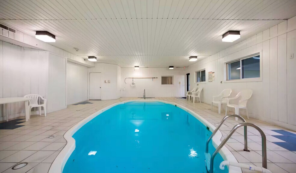 More Photos Of 1606 W Fayette Ave, Effingham Hotel For Sale
