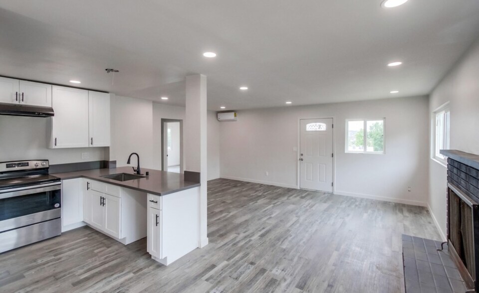 More Photos Of 401-407 Idaho Ave, Escondido Apartments For Sale