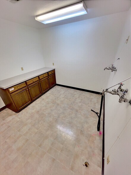 More Photos Of 1400 Lera, Weatherford Medical For Sale