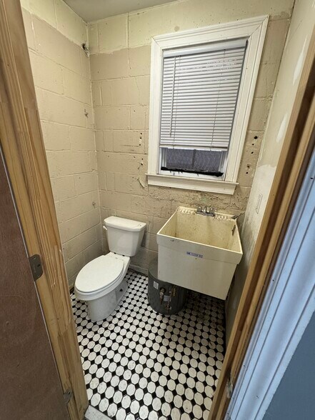 More Photos Of 21 Isaac St, Norwalk Office For Lease