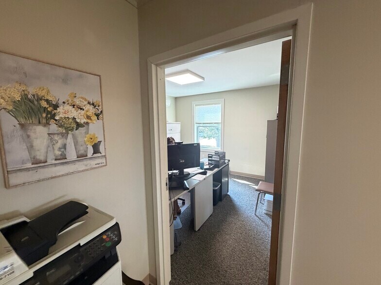 More Photos Of 144 Thadeus St, South Portland Office Residential For Lease