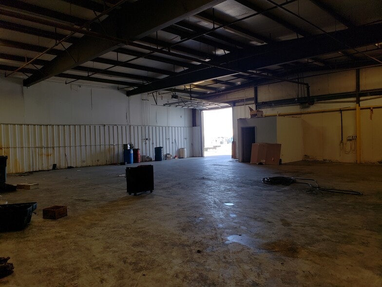 More Photos Of 3317 Inwood Rd, Dallas Auto Repair For Lease