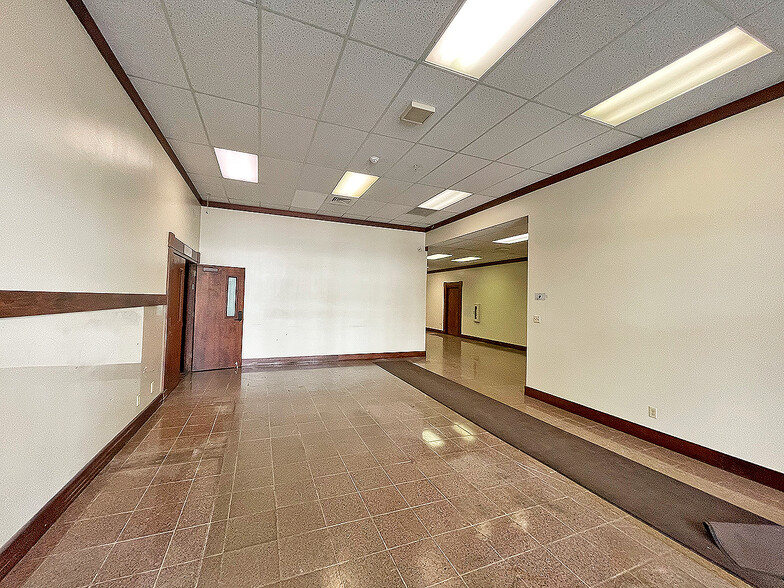 More Photos Of 201 Saint Louis St, Mobile Office For Sale