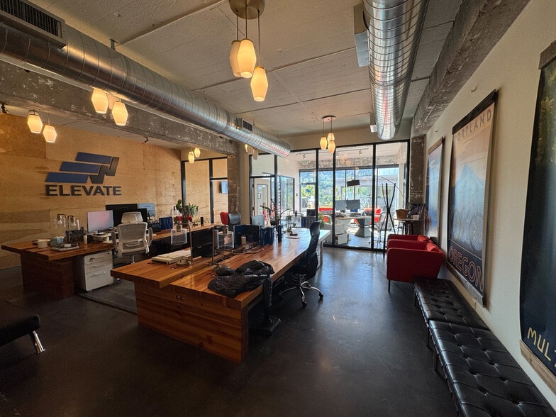 More Photos Of 615 High St, Oregon City General Retail For Lease