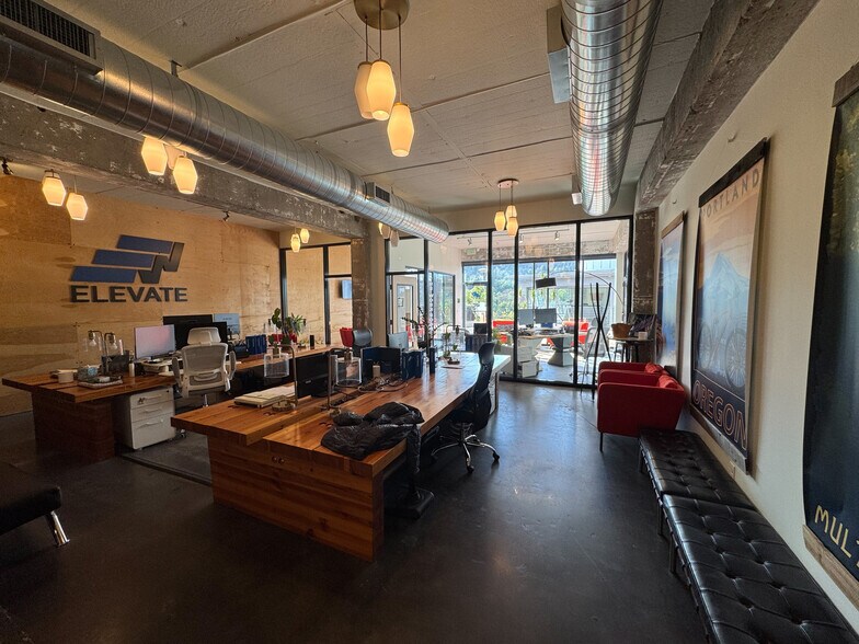More Photos Of 615 High St, Oregon City General Retail For Lease