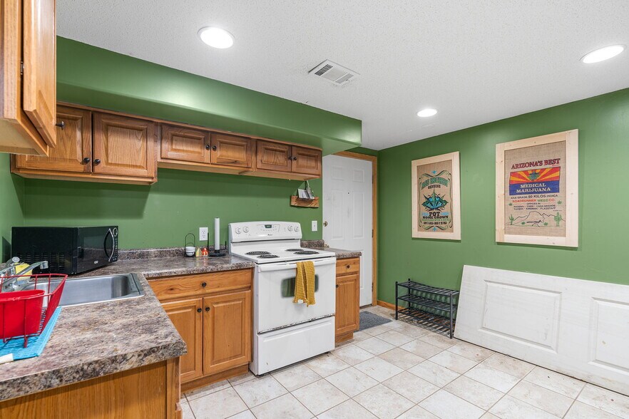 More Photos Of 38804 8th Ave, North Branch Office Residential For Sale