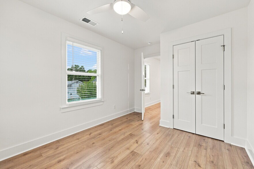 More Photos Of 112 Buckroe Ave, Hampton Storefront Retail Residential For Sale