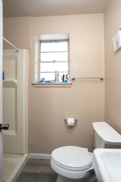 More Photos Of 121 S Pavilion Ave, Riverside Storefront Retail Residential For Sale