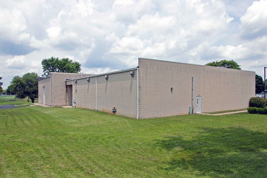 More Photos Of 3051 Delta Marine Dr, Reynoldsburg Light Manufacturing For Sale