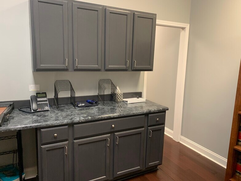 More Photos Of 1825 Lockeway Dr, Alpharetta Office For Sale