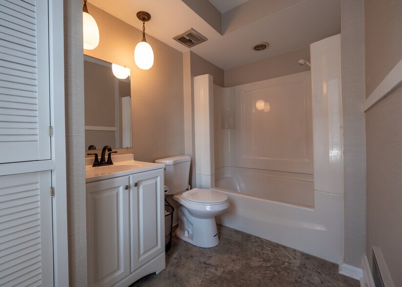 More Photos Of 15 N Franklin St, Delaware Office For Sale