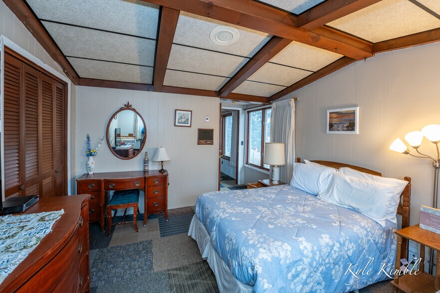More Photos Of 104 W Houghton Lake Dr, Prudenville Hotel For Sale