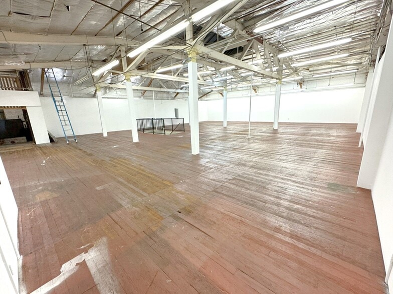 More Photos Of 809-811 S Los Angeles St, Los Angeles Storefront Retail Office For Sale