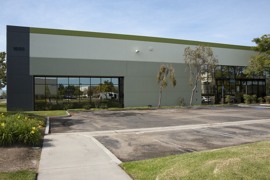 More Photos Of 1650 Beacon Pl, Oxnard Warehouse For Sale