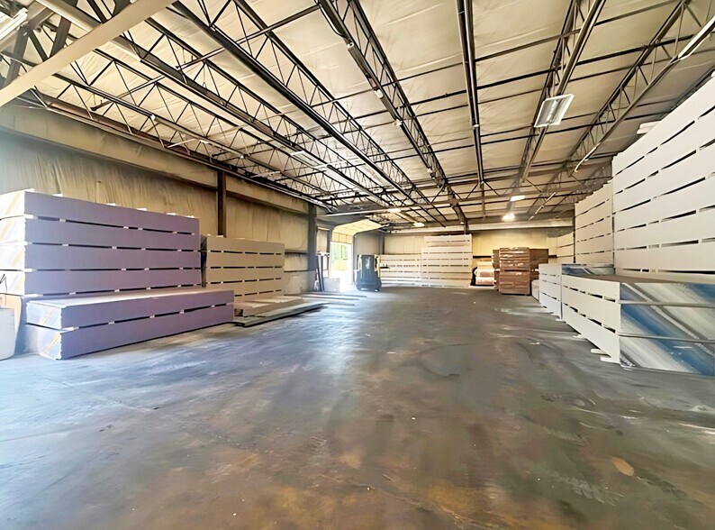 More Photos Of 721 Dawson Dr, Newark Warehouse For Lease