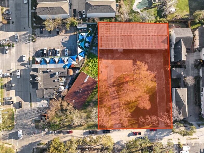 More Photos Of 911 Fisher St, Houston Warehouse For Lease