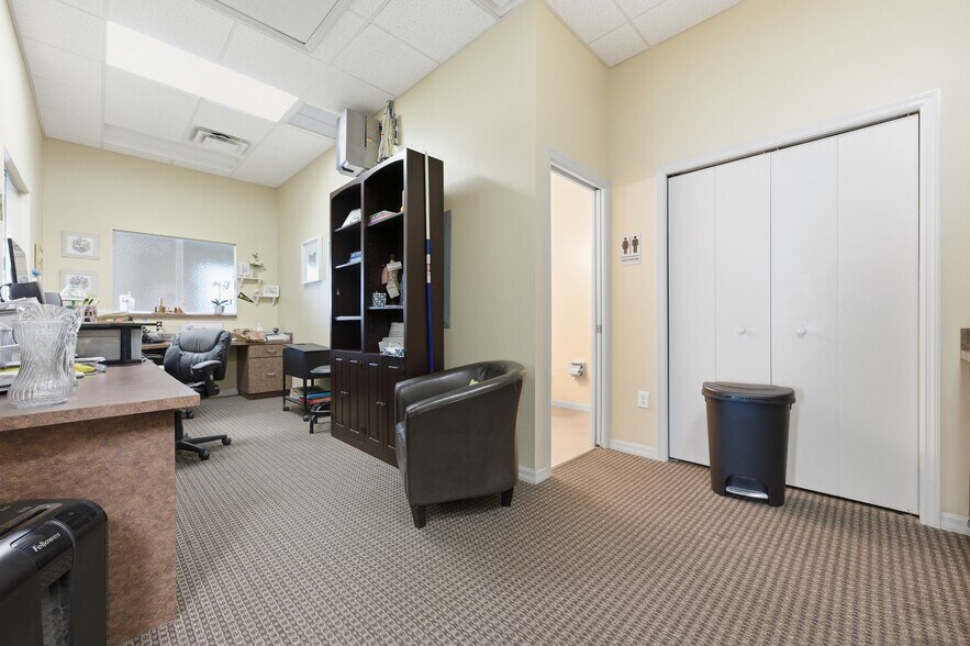 More Photos Of 17407 Bridge Hill Ct, Tampa Medical For Sale