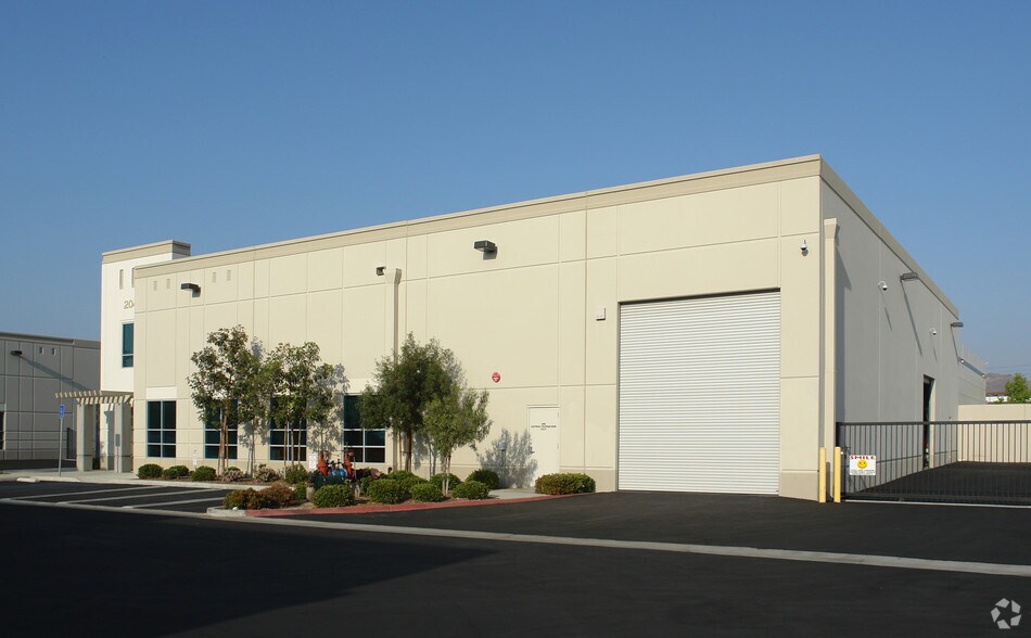 More Photos Of 2048 2nd St, Norco Warehouse For Lease