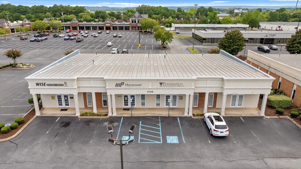 More Photos Of 6166 Shallowford Rd, Chattanooga Medical For Sale