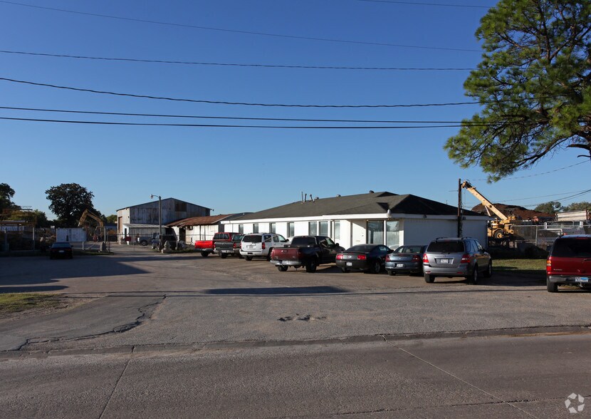 Primary Photo Of 1868 Northwest Hwy, Dallas Warehouse For Lease