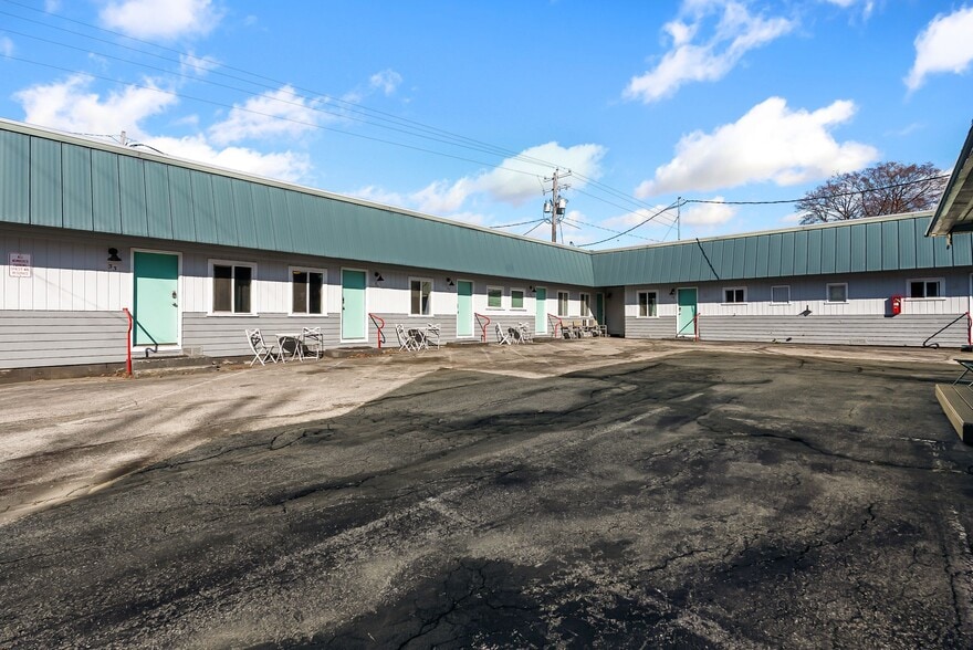 More Photos Of 501 N 4th Ave, Sandpoint Hotel For Sale