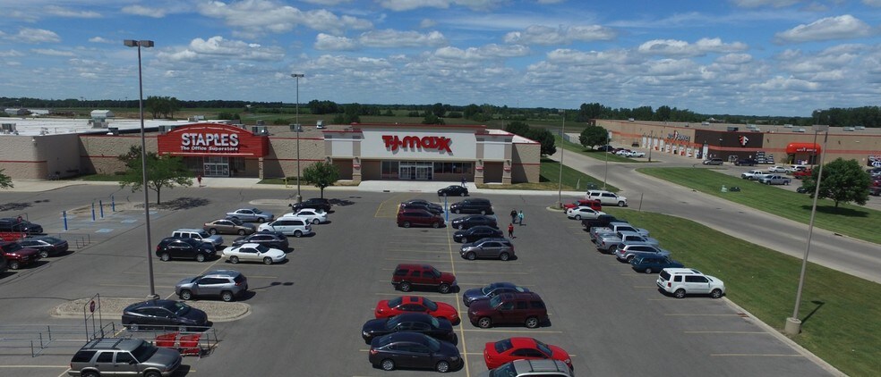 More Photos Of 3410-3440 4th St, Mason City Storefront For Lease