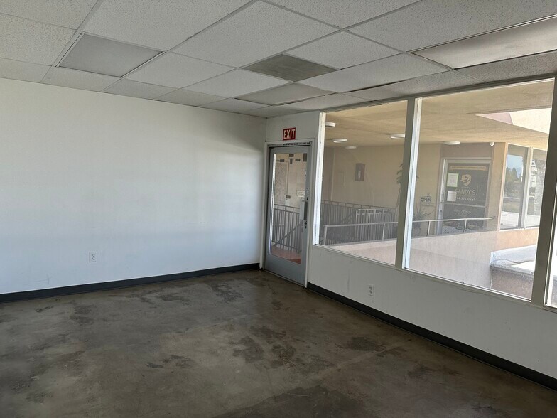 More Photos Of 1104-1106 E 17th St, Santa Ana General Retail For Lease