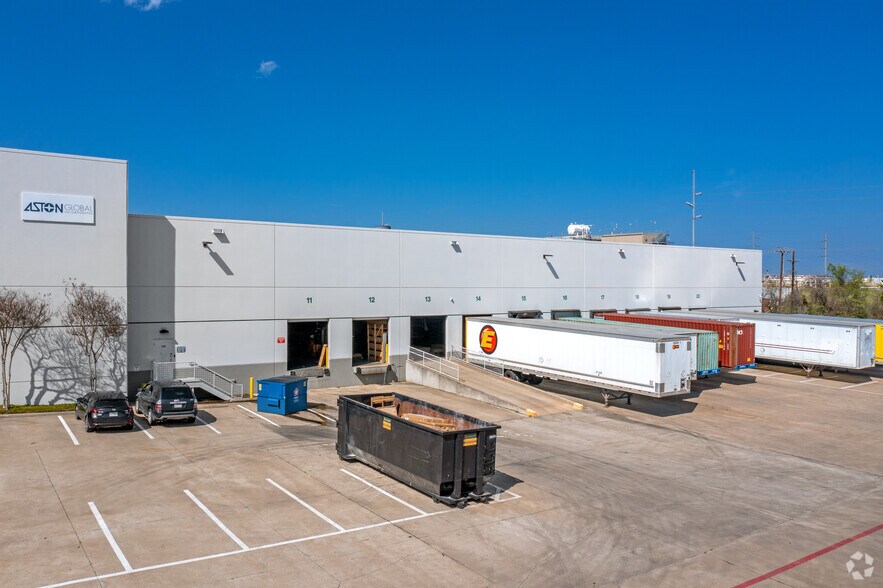 More Photos Of 902 Nicholson Rd, Garland Warehouse For Lease