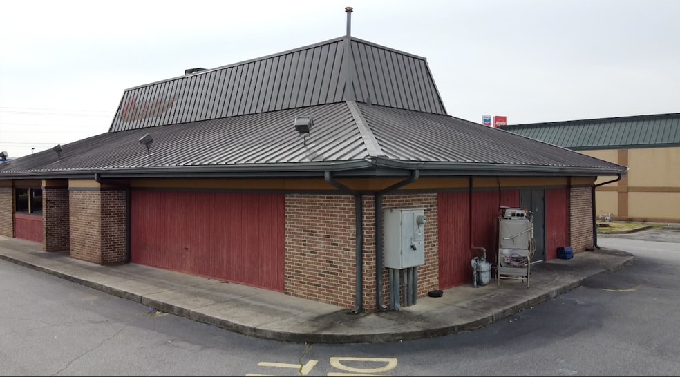 More Photos Of 251 Highway 49 N, Byron Restaurant For Lease