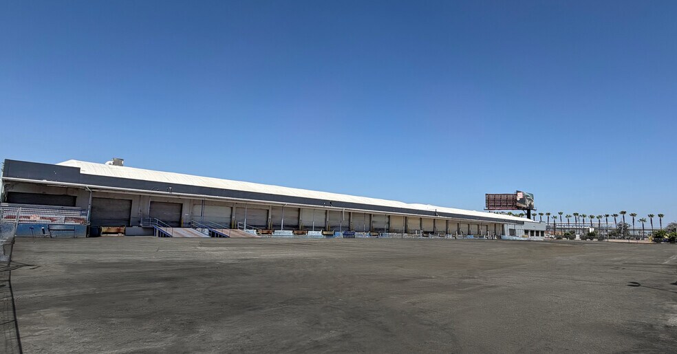 Primary Photo Of 5500 W Century Blvd, Los Angeles Warehouse For Lease