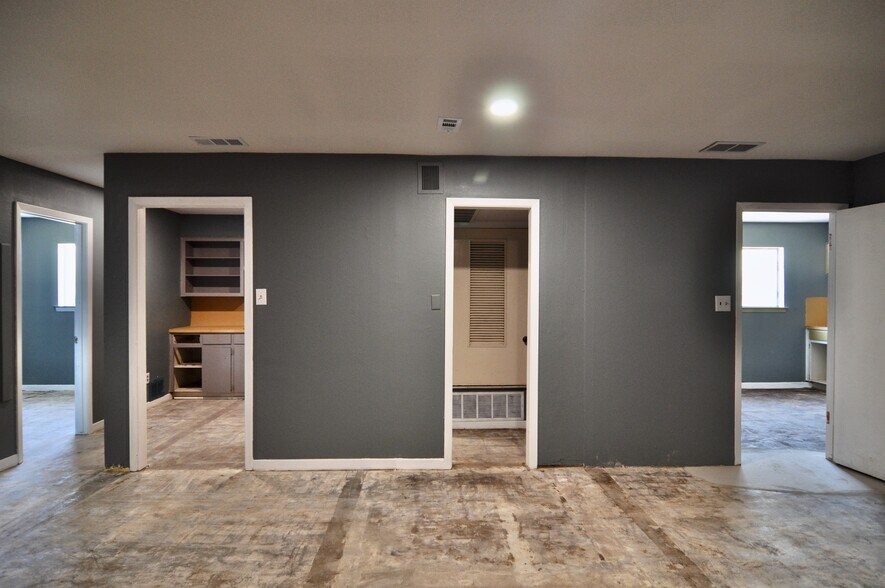 More Photos Of 5816 Berkman Dr, Austin Office For Lease