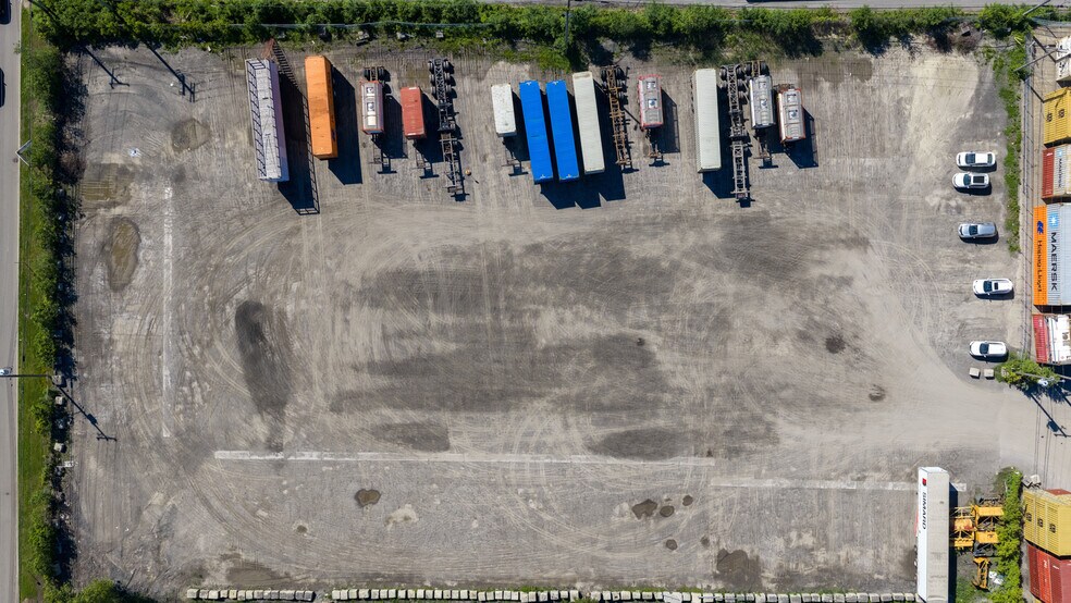 More Photos Of 124 Av Labrosse, Pointe-claire Land For Lease